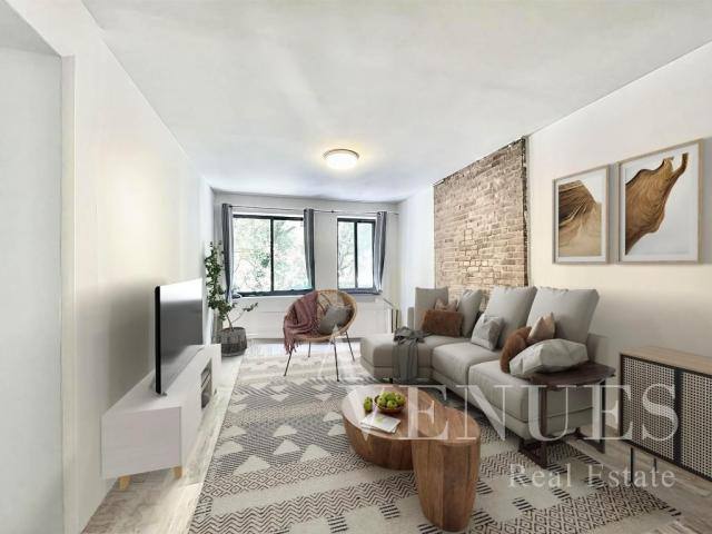 Apartment for rent at 165 E 89th St #1K, New York, NY 10128