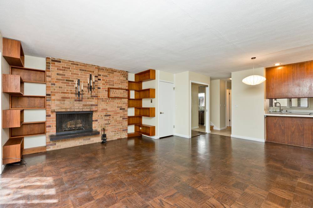 House for rent at 588 W Hawthorne Place #2, Chicago, IL 60657