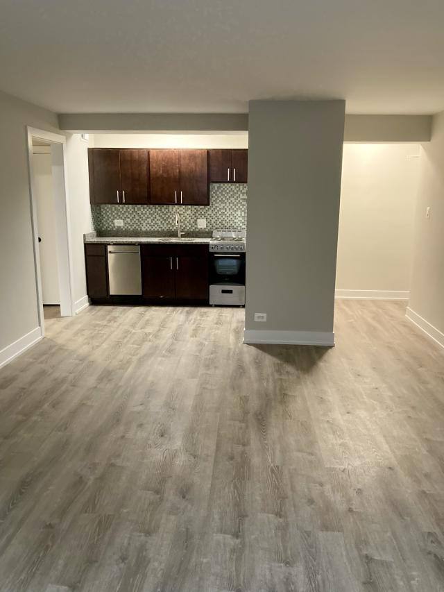 Apartment for rent at 447 W Wellington, Chicago, IL 60657
