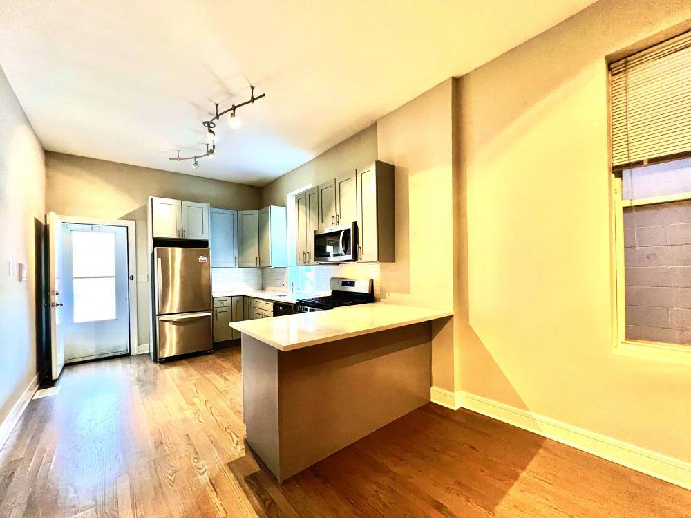 Apartment for rent at 723 N Ada St #1R, Chicago, IL 60642