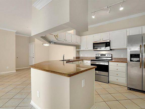Apartment for rent at 2111 Welch St #53, Houston, TX 77019