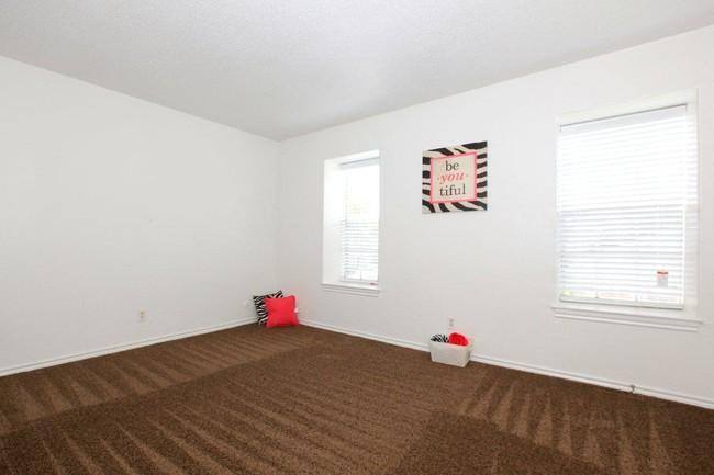 Townhouse for rent at 520 W 8th St #53, Dallas, TX 75208