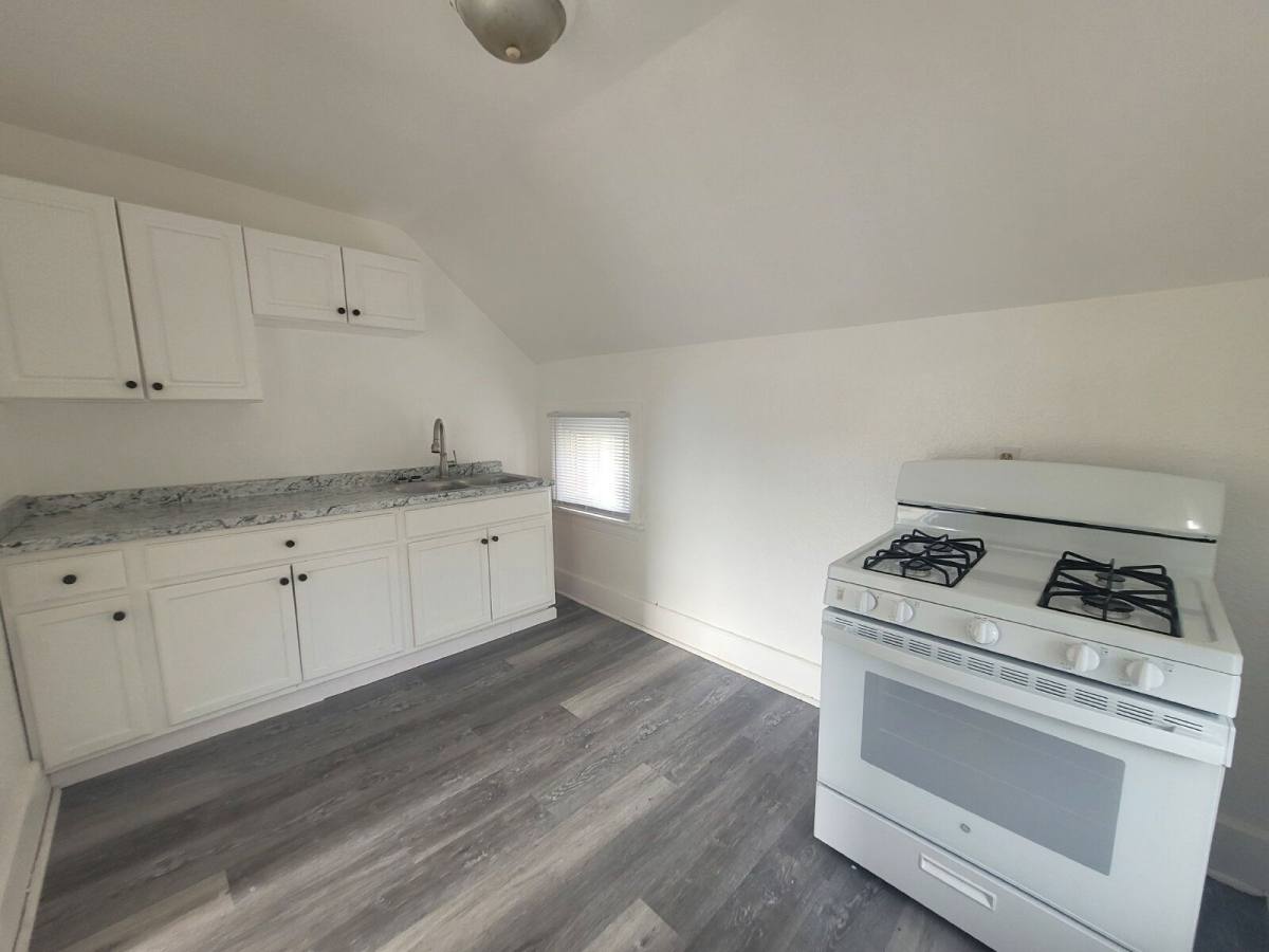Townhouse for rent at 419 N Memorial Dr, Racine, WI 53404