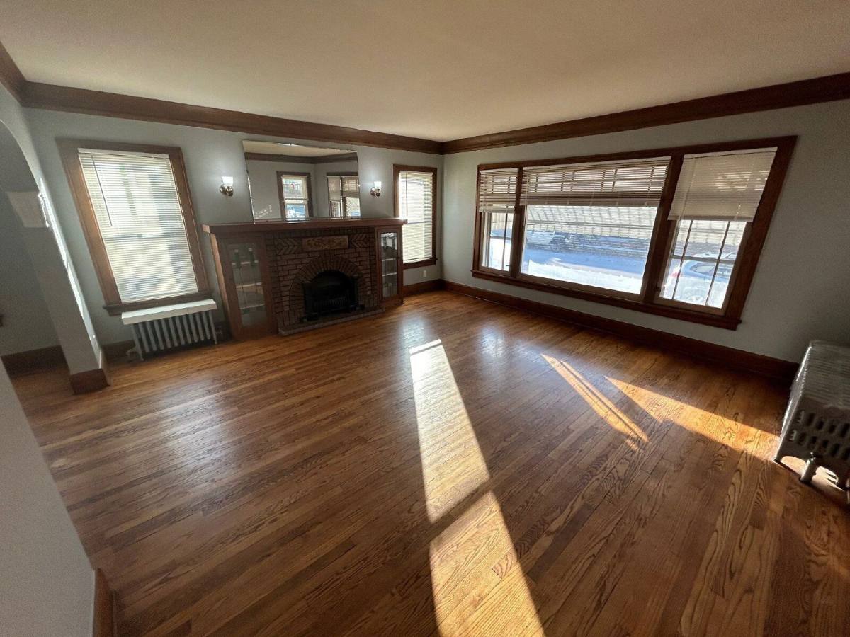 Townhouse for rent at 919 Hayes Ave, Racine, WI 53405