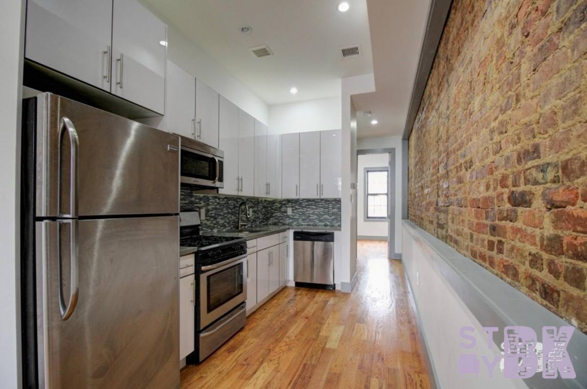 Townhouse for rent at 989 Putnam Ave #2R, Brooklyn, NY 11221