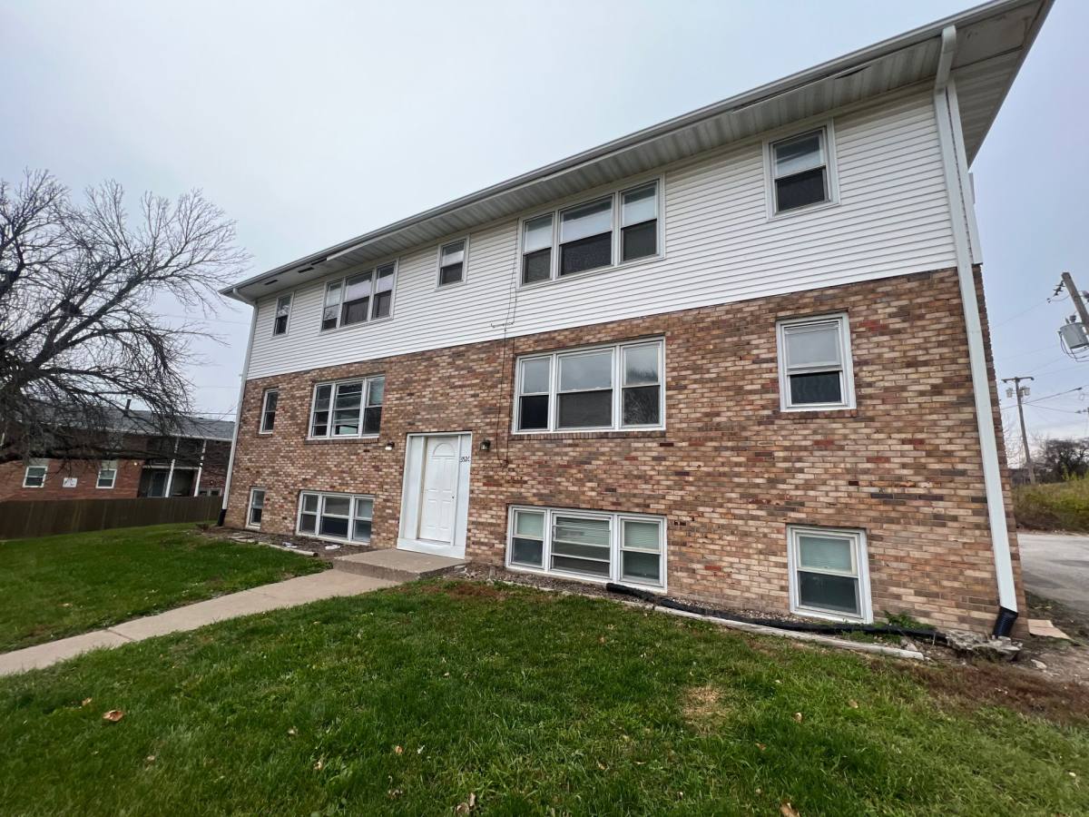 Apartment for rent at 3520 Bridge Ave, Davenport, IA 52807