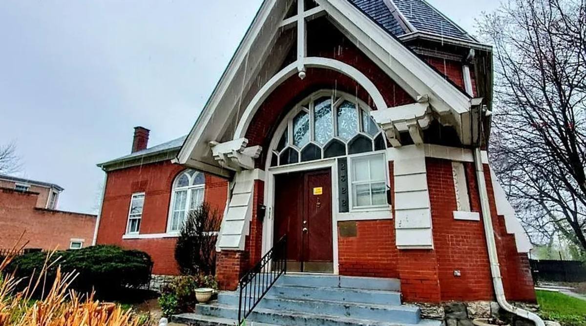 Apartment for rent at 2322 W Chestnut, Louisville, KY 40211