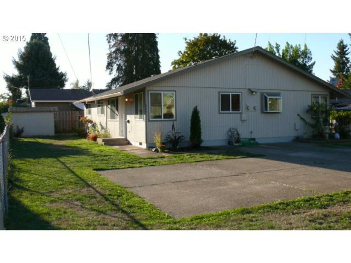Apartment for rent at 805-807 S Center St, Newberg, OR 97132