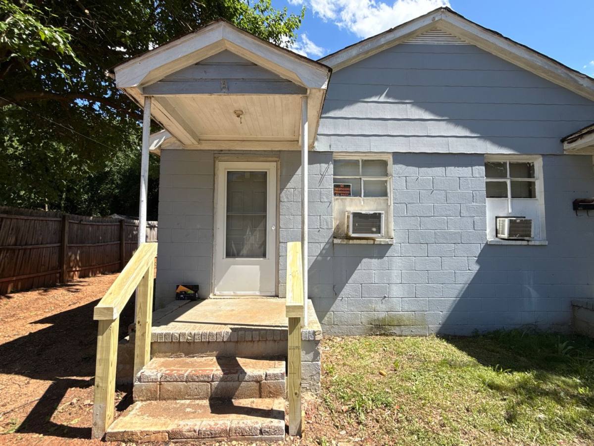 House for rent at 833 Reliance St, Charlotte, NC 28208