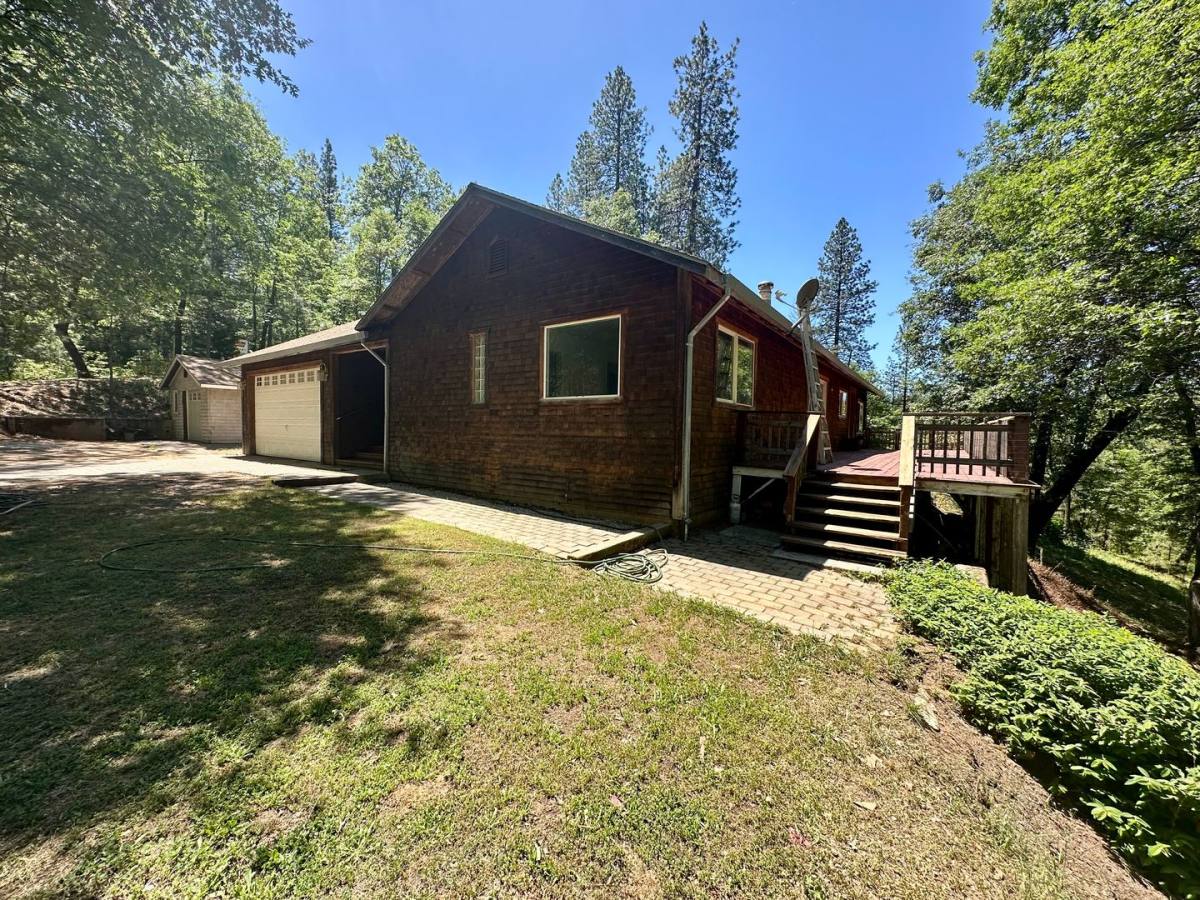 House for rent at 10514 Smith Rd, Grass Valley, CA 95949