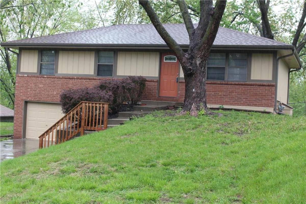 House for rent at 1311 Washington St, Leavenworth, KS 66048