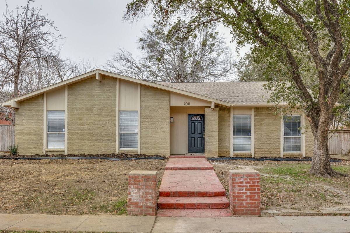 House for rent at 1911 Addington Dr, Carrollton, TX 75007