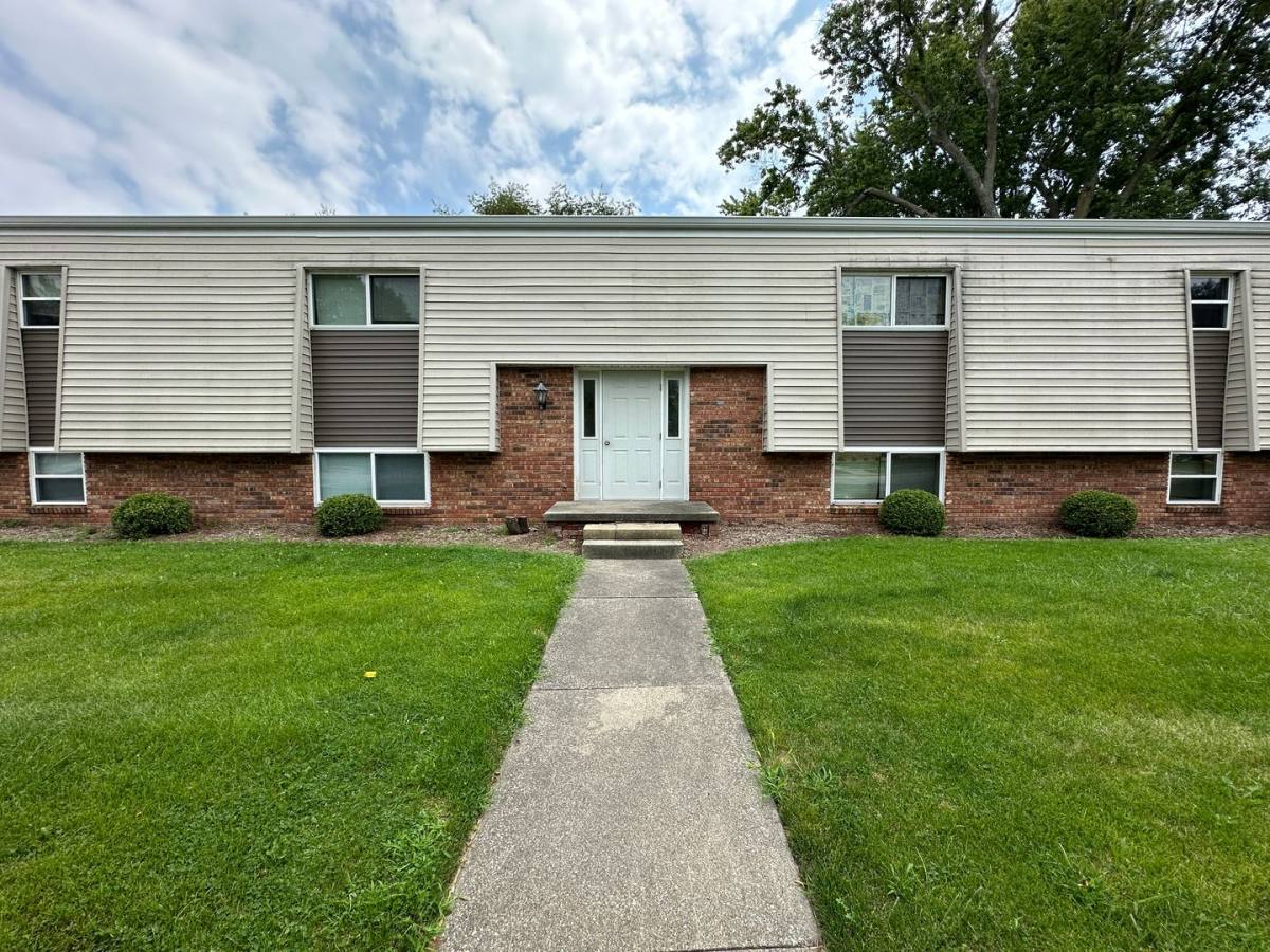 Apartment for rent at 205 W Shelbourne Dr, Normal, IL 61761