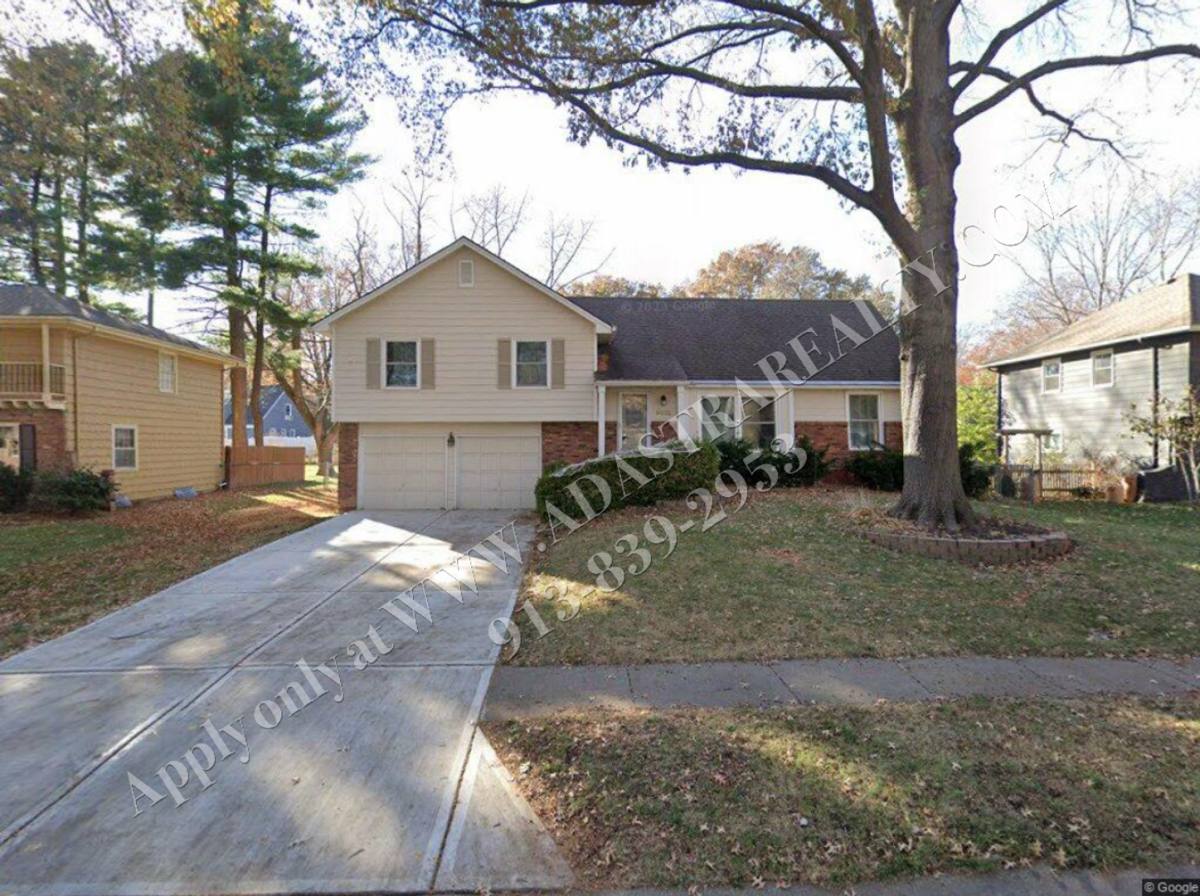 House for rent at 9832 Walmer St, Overland Park, KS 66212