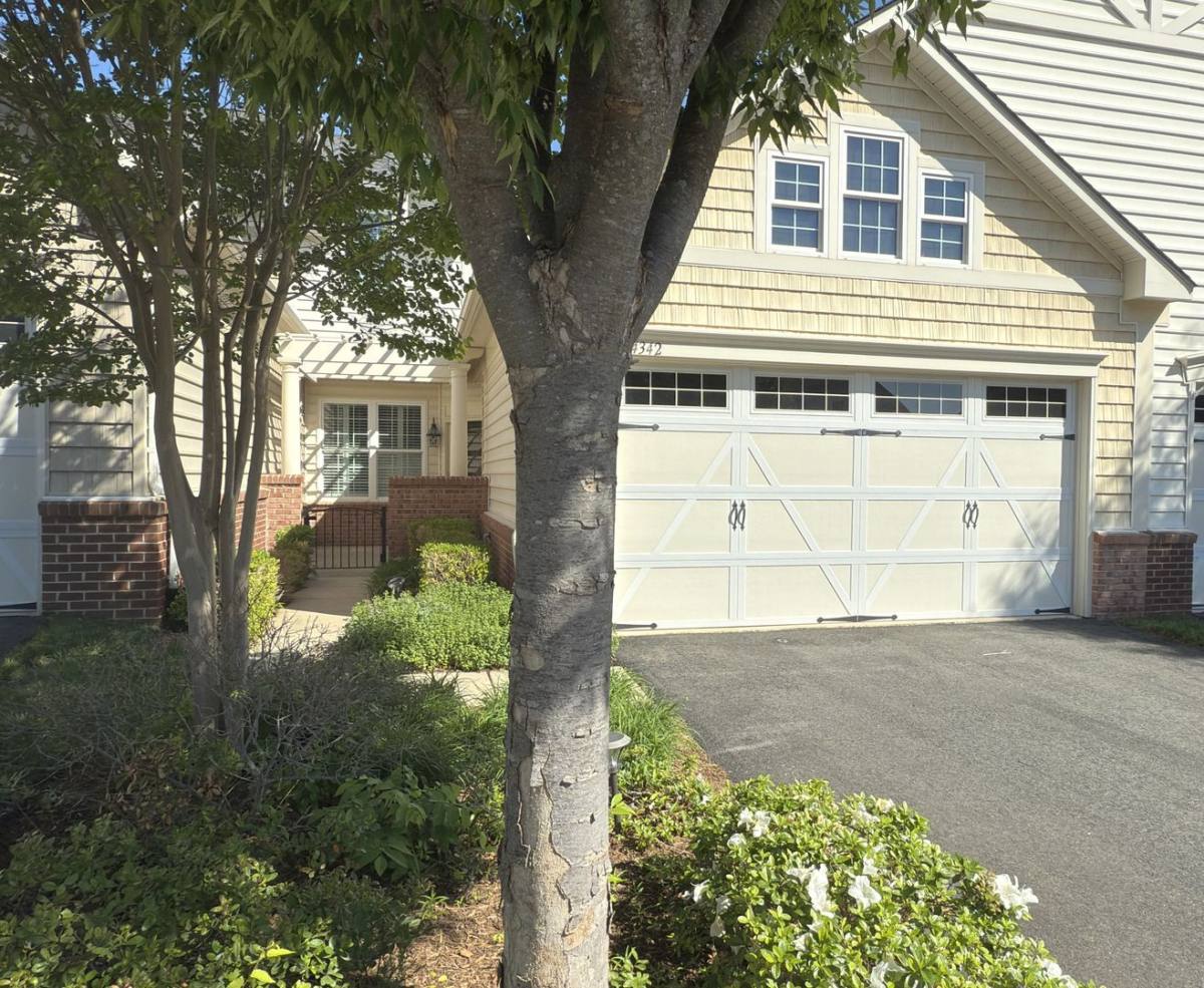 Townhouse for rent at 44342 Oakmont Manor Square, Ashburn, VA 20147