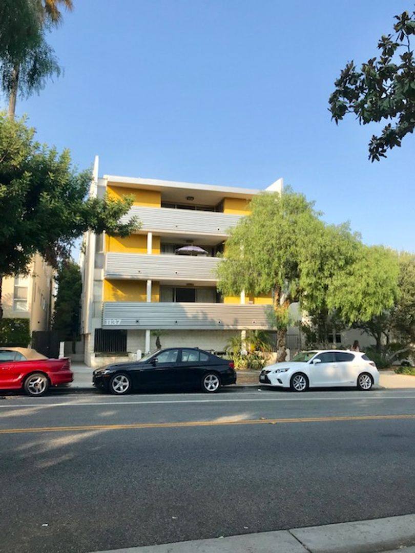 Apartment for rent at 1137 11th St, Santa Monica, CA 90403