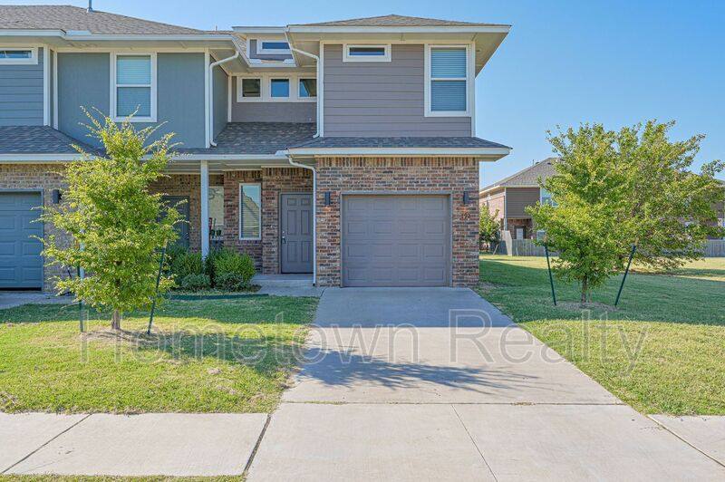 Townhouse for rent at 792 SW 13th St, Oklahoma City, OK 73160