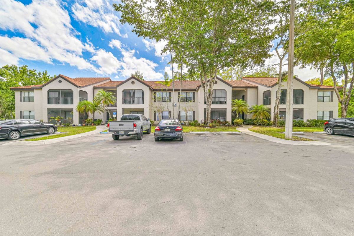 Apartment for rent at 2058 Arbour Walk Circle, Naples, FL 34109