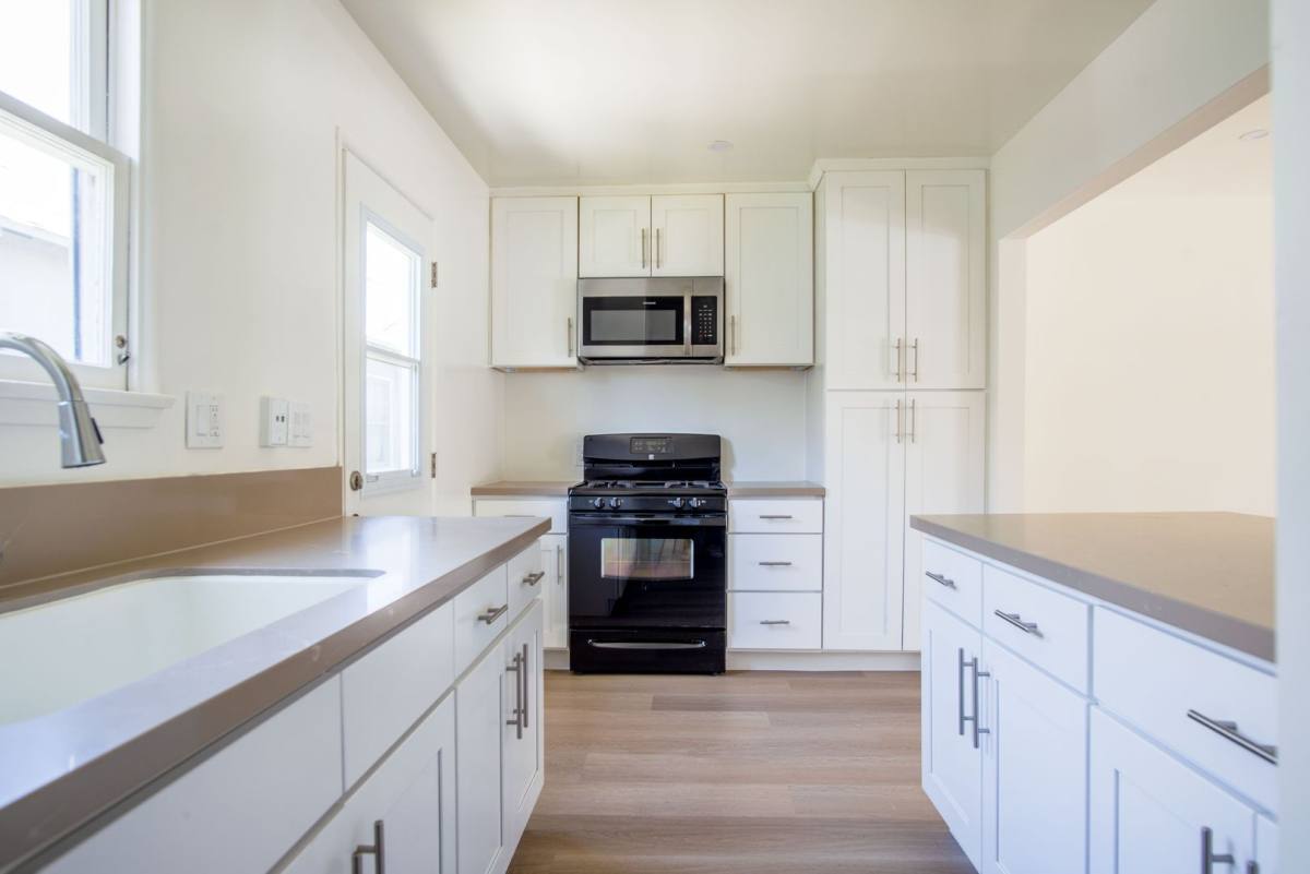 Apartment for rent at 13453-13463 Burbank Blvd, Van Nuys, CA 91401