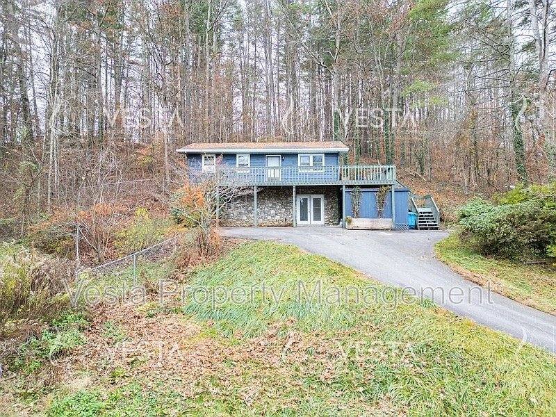 House for rent at 211 Old Gibbs Rd, Weaverville, NC 28787