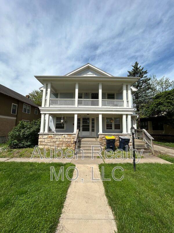 House for rent at 5432 Harrison St #2F, Kansas City, MO 64110