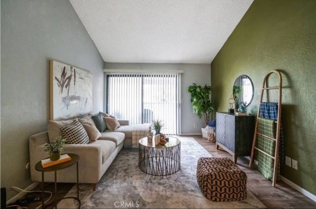 Apartment for rent at 8801 Independence Ave, Canoga Park, CA 91304