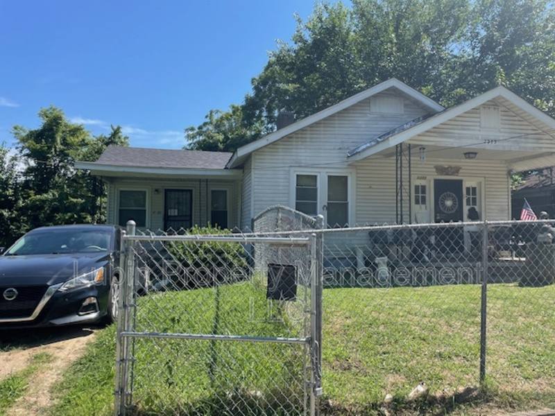 Apartment for rent at 2275 Hunter Ave, Memphis, TN 38108
