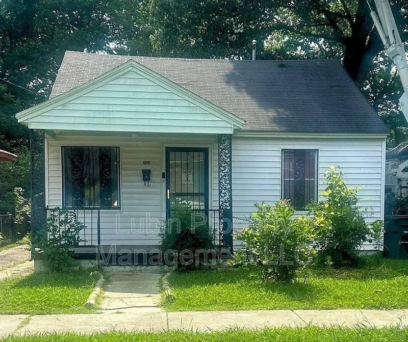 House for rent at 1609 Oakwood St, Memphis, TN 38108