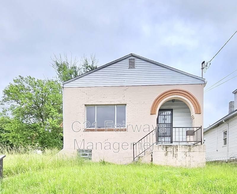 House for rent at 415 N 4th St #1, Clairton, PA 15025