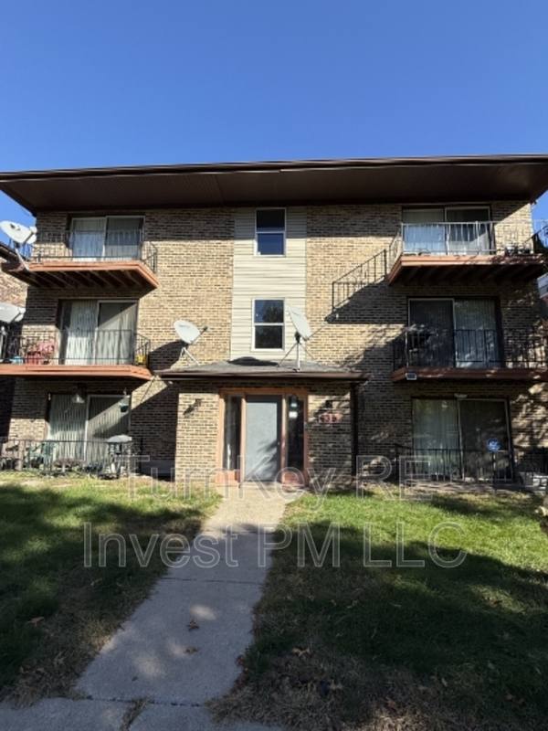 Apartment for rent at 639 Jeffery Ave #3N, Calumet City, IL 60409