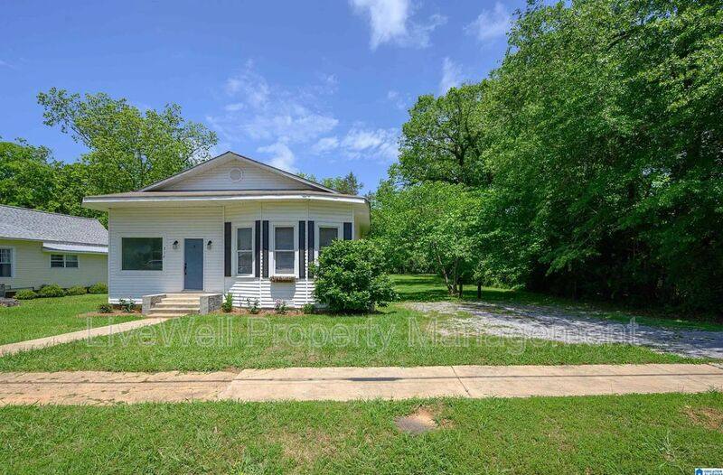 House for rent at 210 E College St, Columbiana, AL 35051