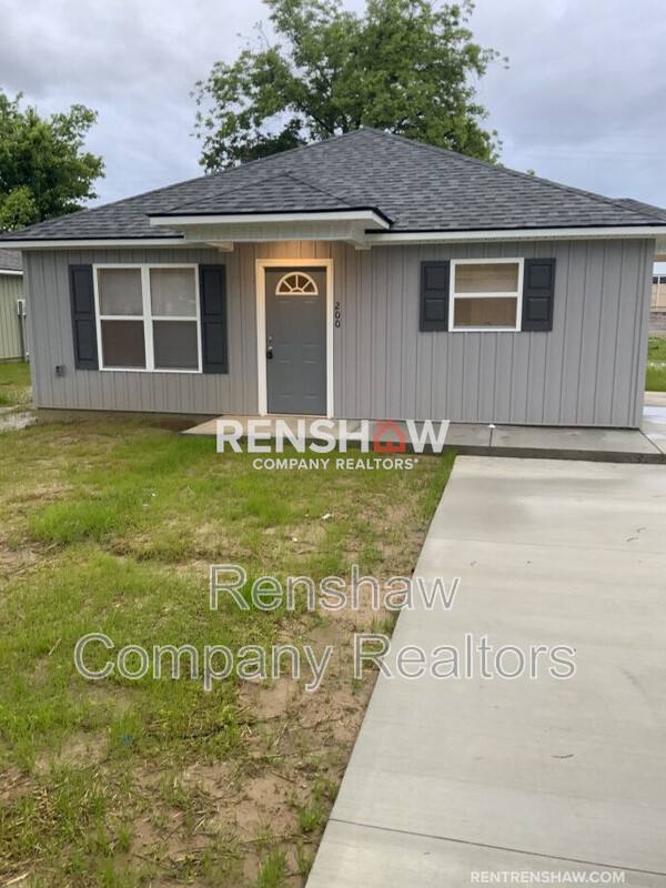 House for rent at 200 1st Ave, Dyersburg, TN 38024