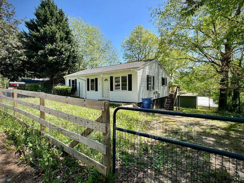 House for rent at 3 La Rue St, Asheville, NC 28806