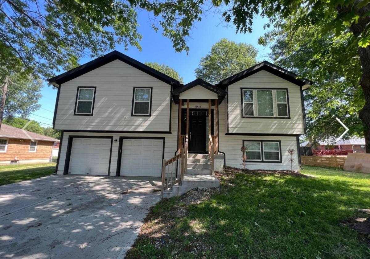 House for rent at 11516 E 67th St, Kansas City, MO 64133