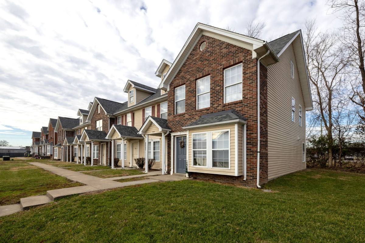 Townhouse for rent at 5501 Bayshore Court, Louisville, KY 40258