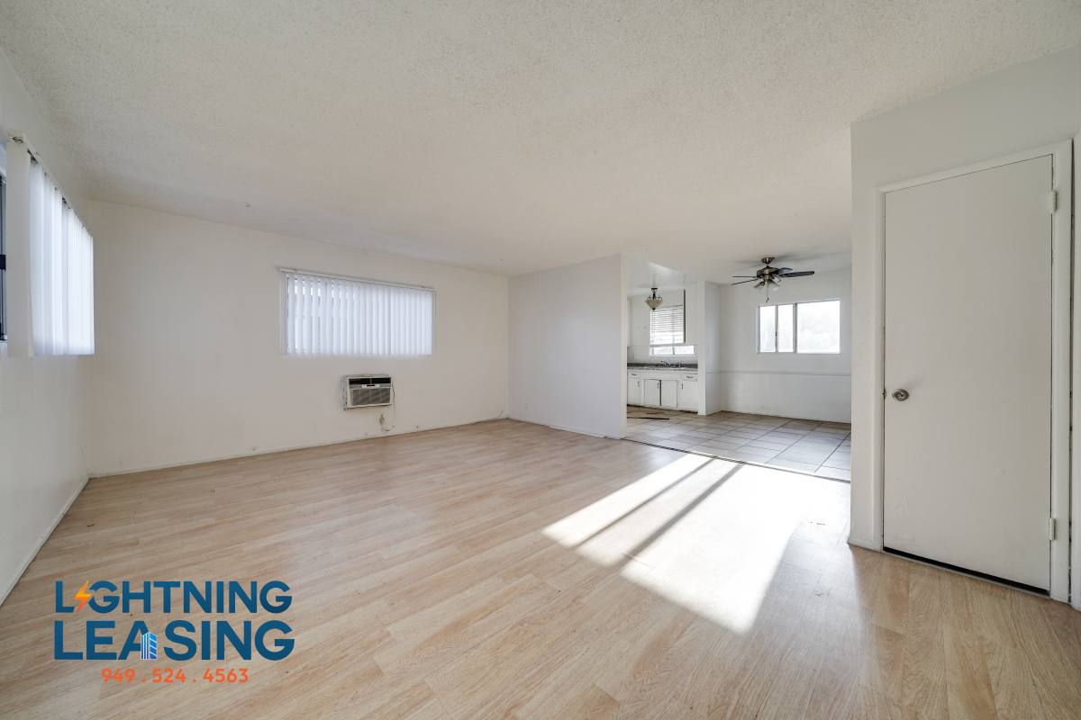 Apartment for rent at 6927 Whitsett Ave #6D, North Hollywood, CA 91601