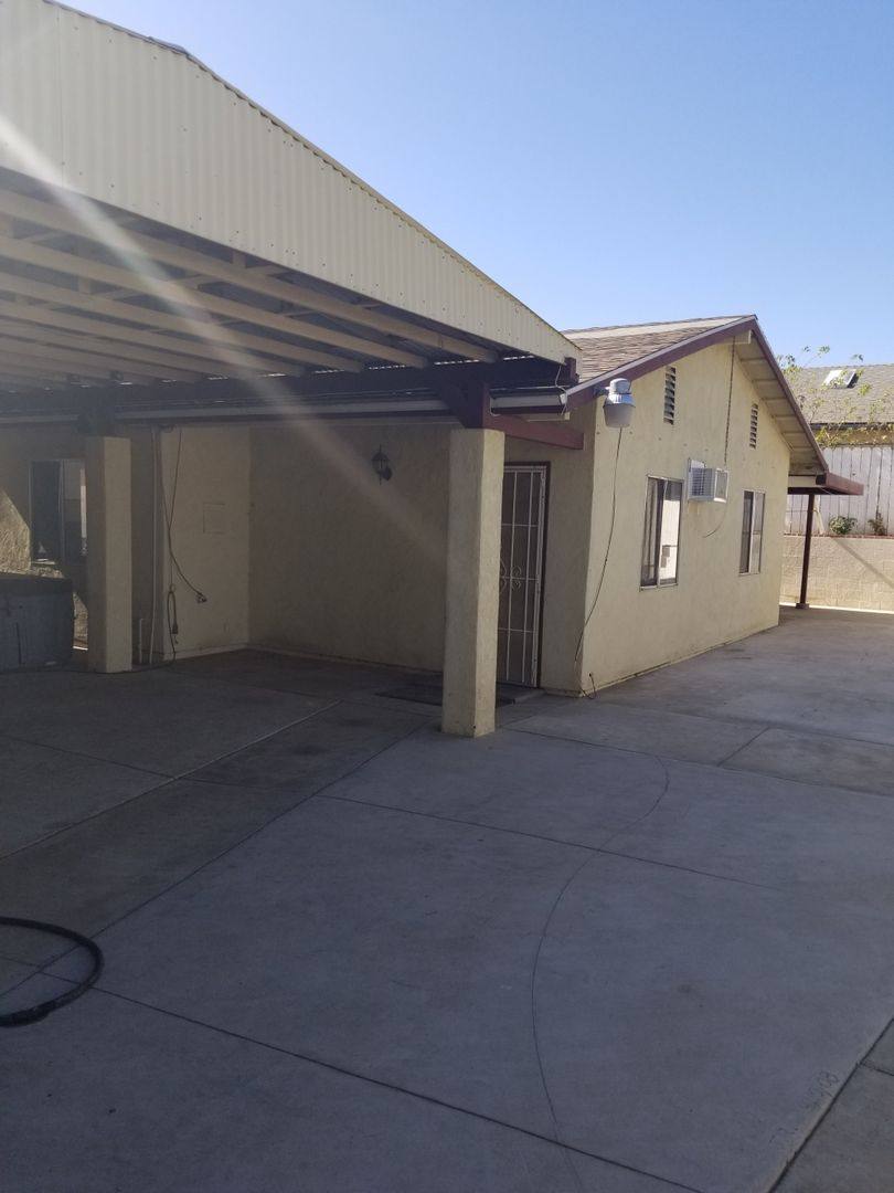 House for rent at 1040 S Alice Ave, Rialto, CA 92376