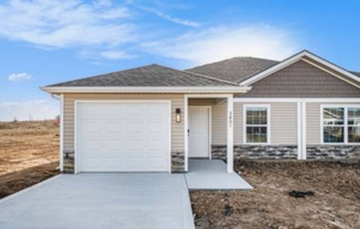 Townhouse for rent at 3809 NW 93rd St, Kansas City, MO 64154