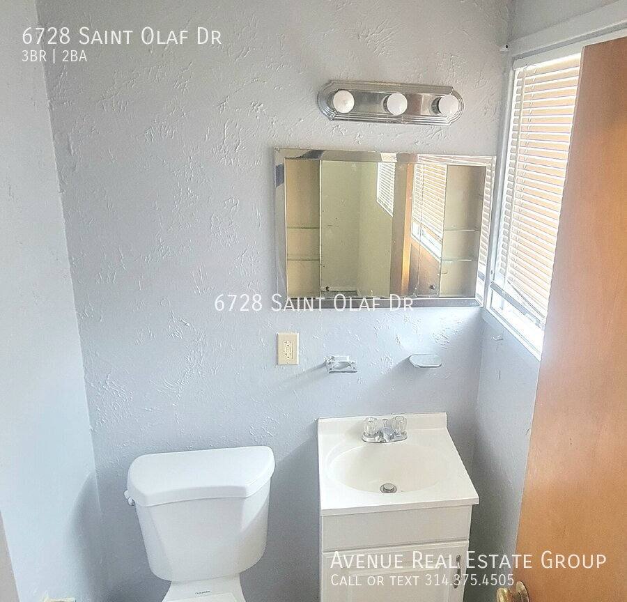 House for rent at 6728 Saint Olaf Dr, Saint Louis, MO 63134