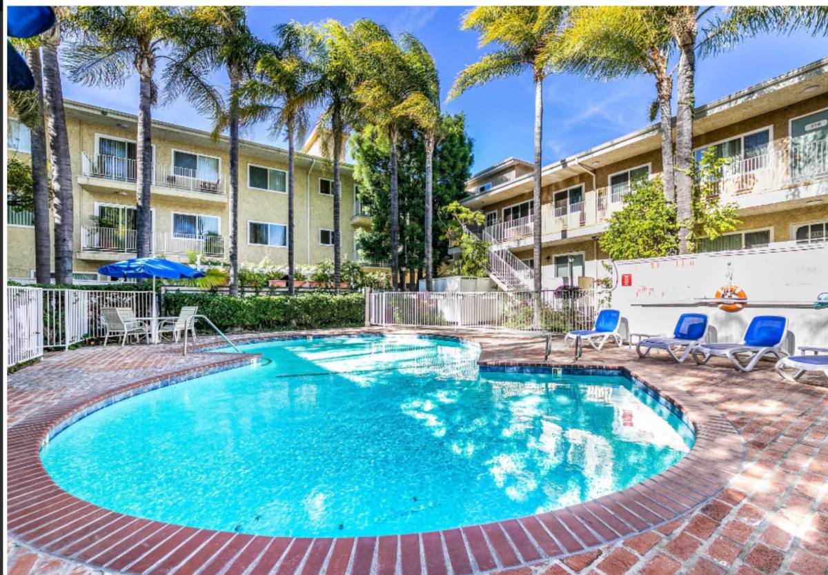 Apartment for rent at 5434 Zelzah Ave, Encino, CA 91316