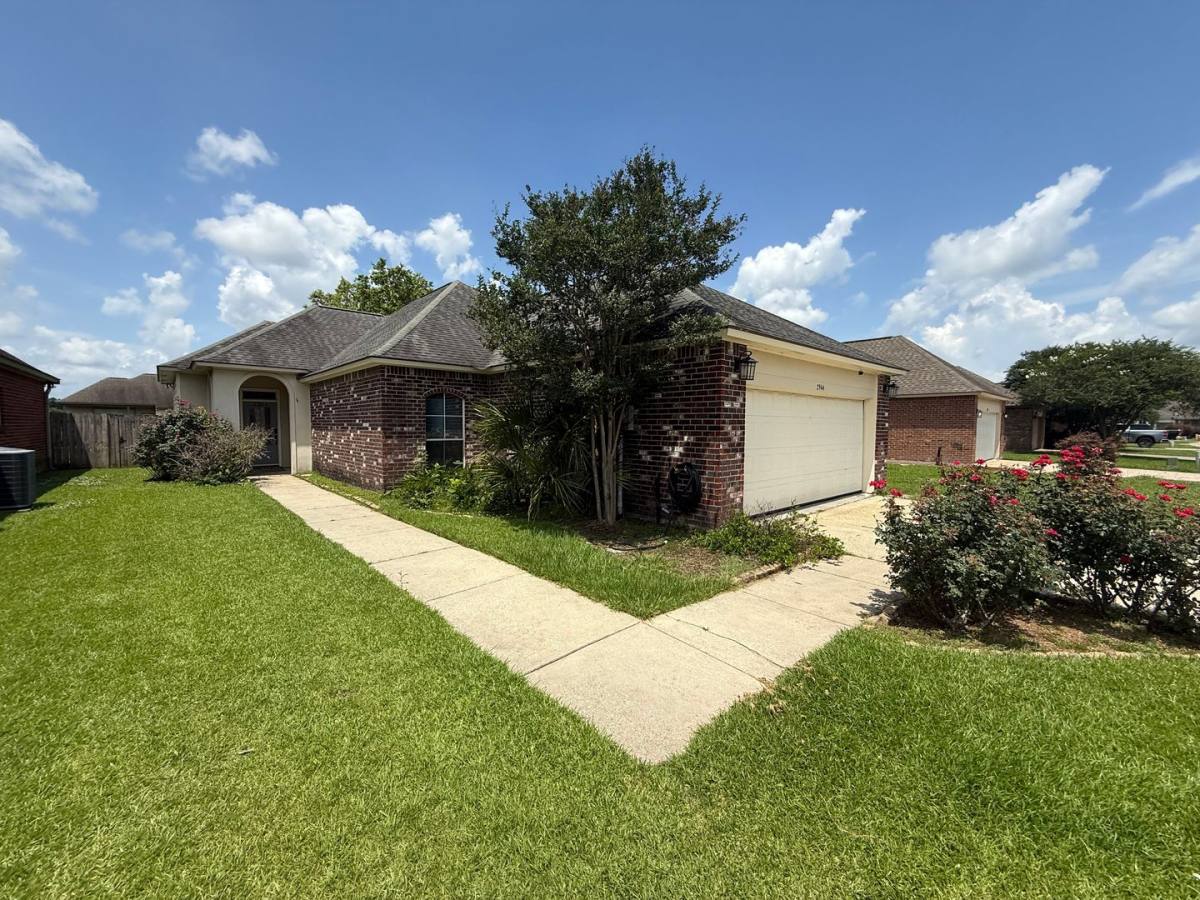 Apartment for rent at 2944 Nicholson Lake Dr, Baton Rouge, LA 70810