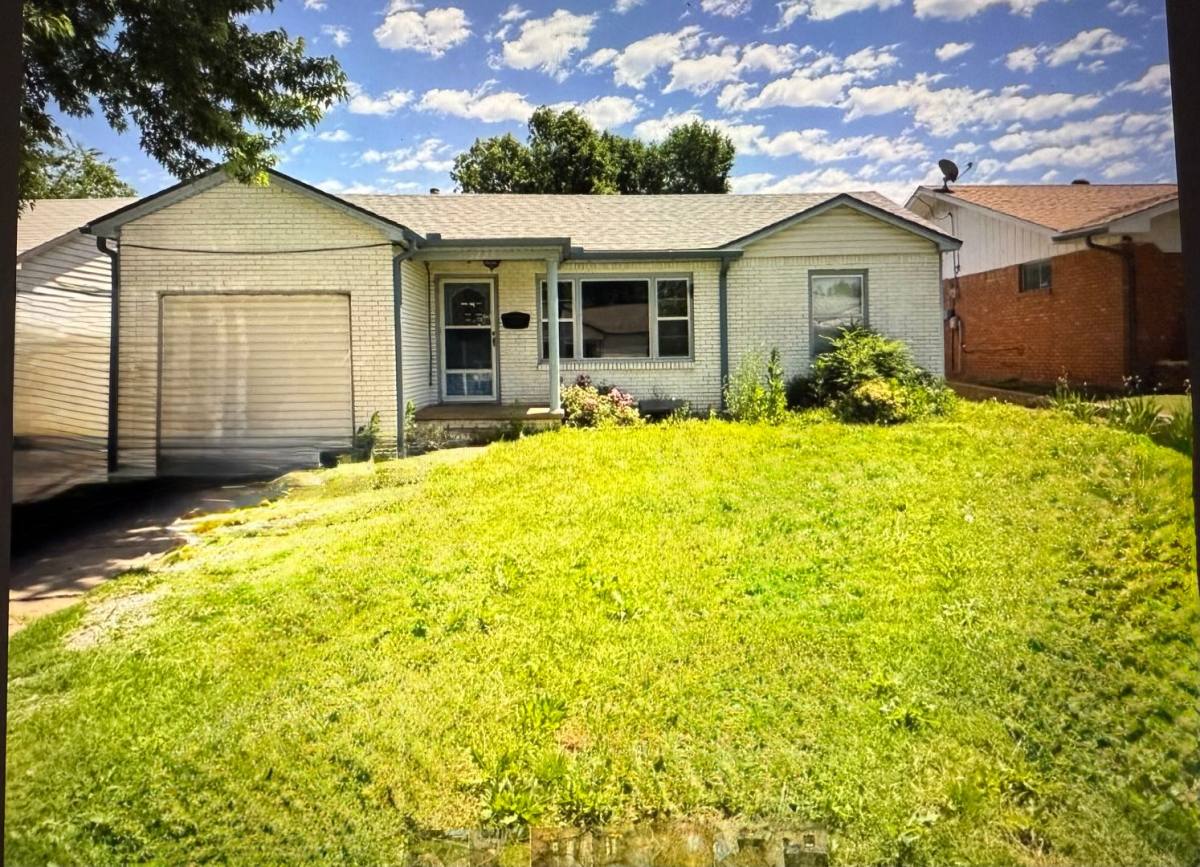 House for rent at 1225 S 16th St, Chickasha, OK 73018