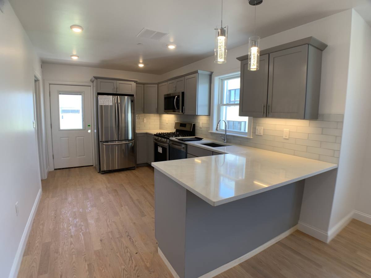 Apartment for rent at 6 Beech St #2, Cambridge, MA 02140