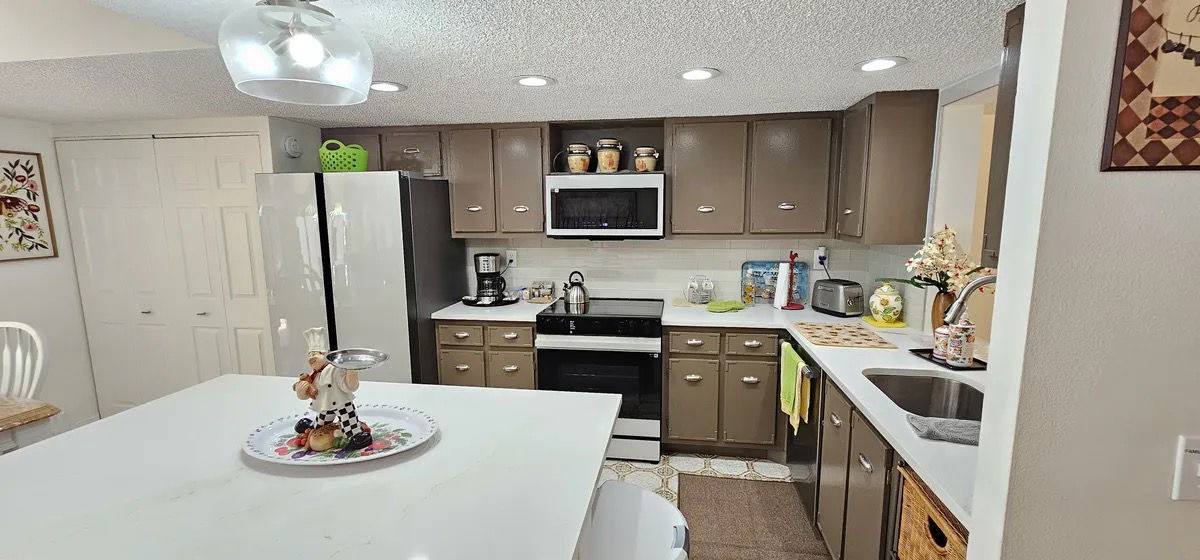 Townhouse for rent at 2206 NE 7th St, Hallandale, FL 33009