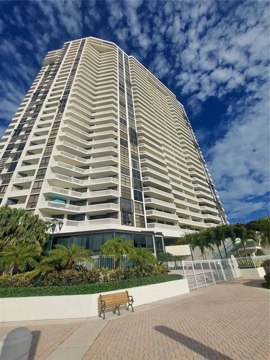 House for rent at 1000 W Island Blvd #2002, North Miami Beach, FL 33160