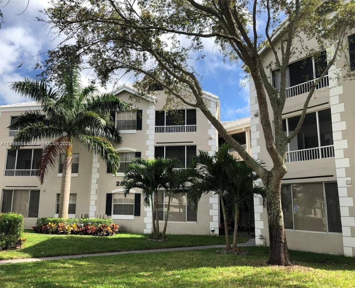 Apartment for rent at 2861 N Oakland Forest Dr #306, Fort Lauderdale, FL 33309