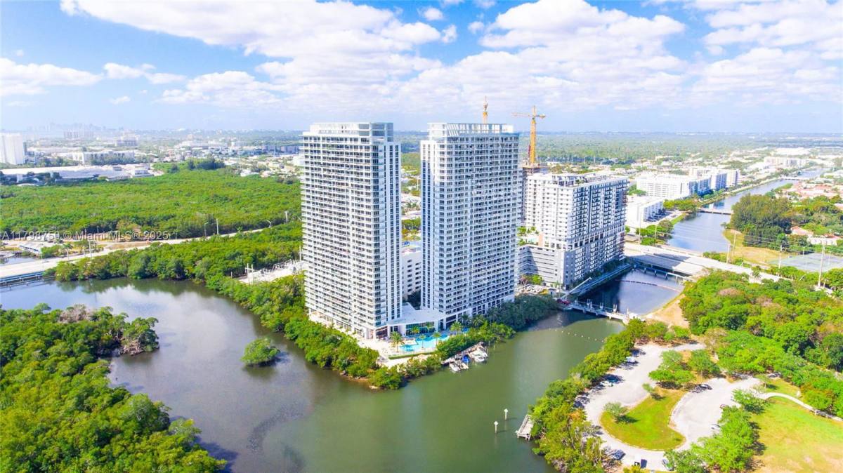 House for rent at 16385 Biscayne Blvd #404, North Miami Beach, FL 33160