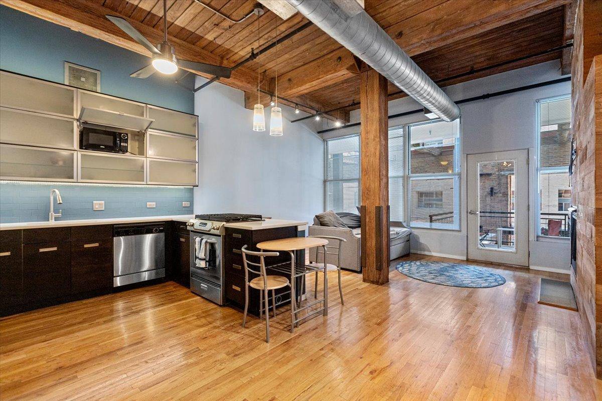 Apartment for rent at 1000 W Washington #230, Chicago, IL 60607