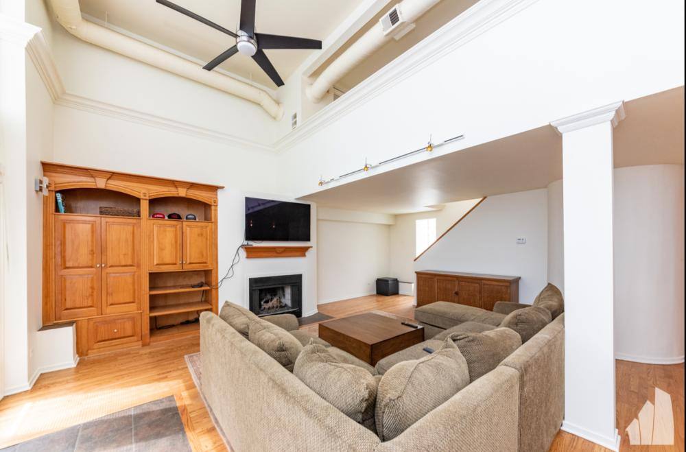 Townhouse for rent at 1133 W Cornelia #B, Chicago, IL 60657