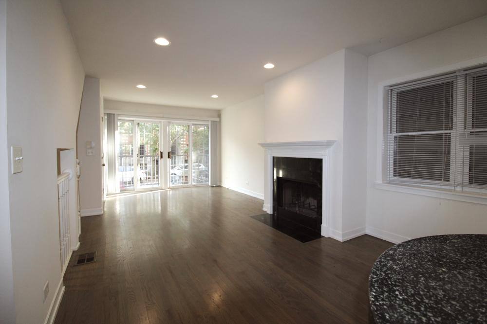 Apartment for rent at 1450 W Walton St #1, Chicago, IL 60642